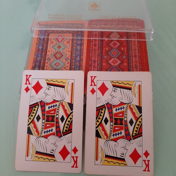 VNT Hoyle Geometric Playing Cards - Two Decks - Picture 2 of 6